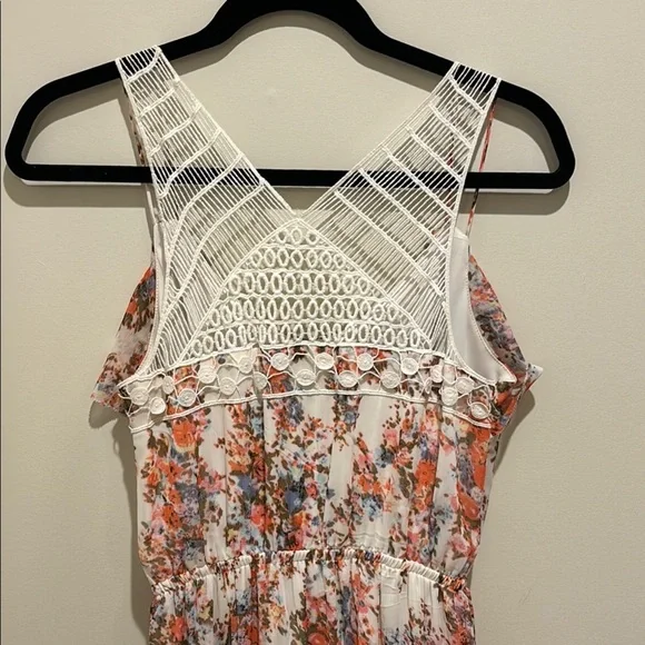 Dynamite Floral crochet Maxi Dress - Picture 5 of 6